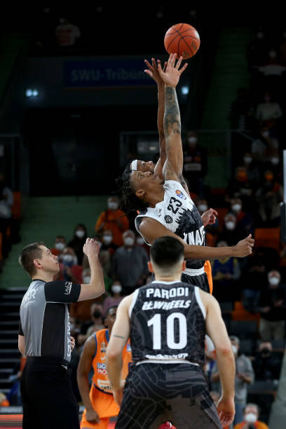 队合作的典 队合作的典