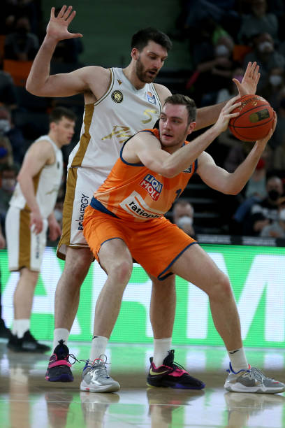 的锋卫摇摆 的锋卫摇摆